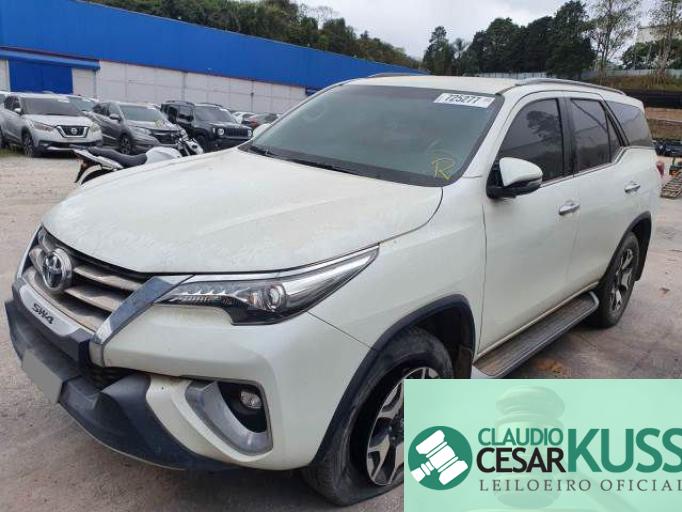 TOYOTA HILUX SW4 19/19