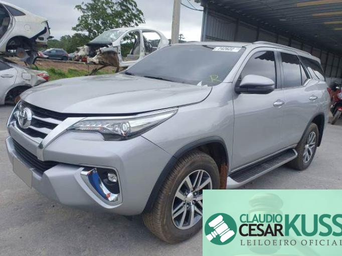 TOYOTA HILUX SW4 21/21