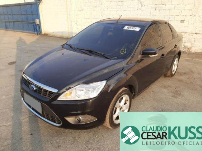 FORD FOCUS SEDAN 10/10