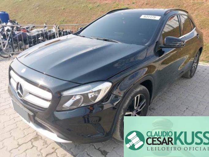 MERCEDES BENZ GLA 200 16/16