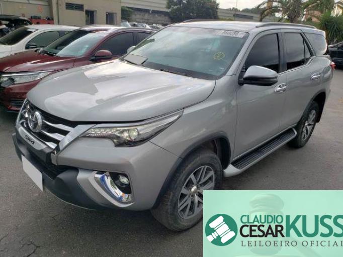 TOYOTA HILUX SW4 19/19