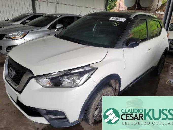 NISSAN KICKS 18/18